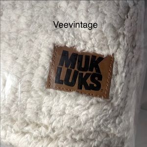 Mukluk throw (hold for veevintage)